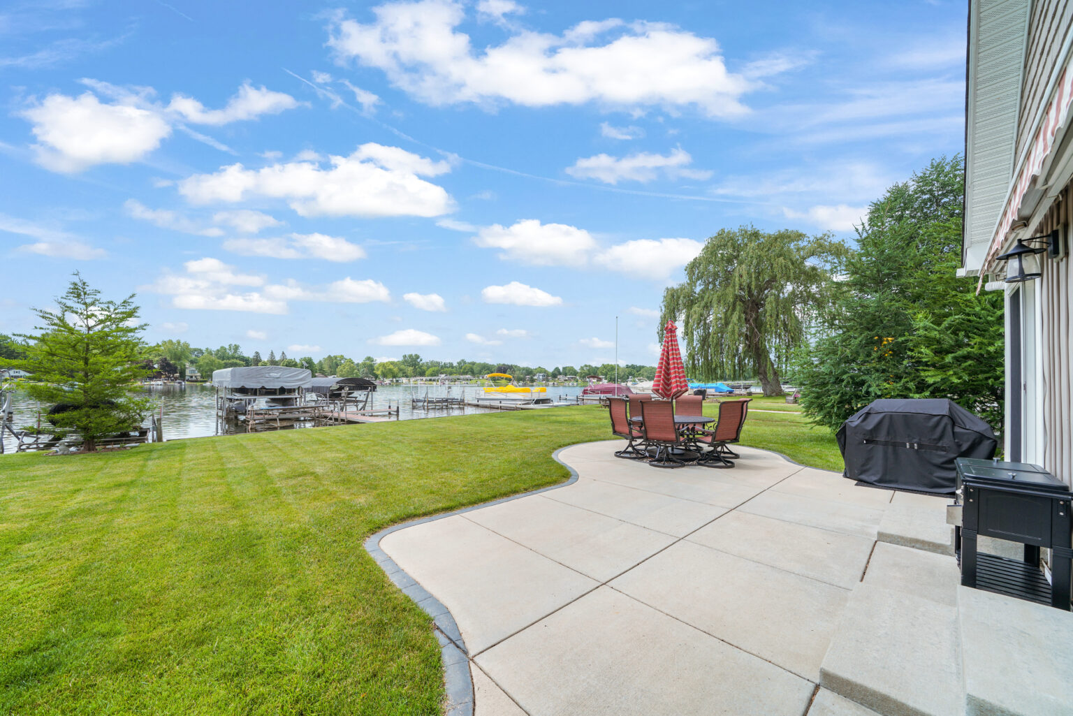 lakefront vacation rentals michigan Real Estate site Design on